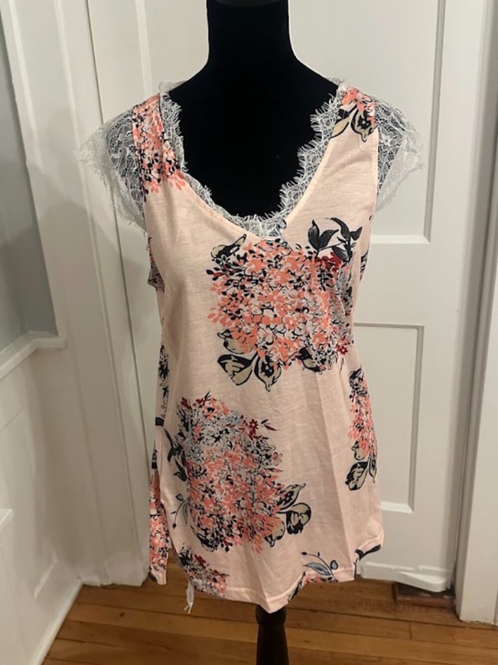 Peach, floral tunic top with lace detail, BNWT